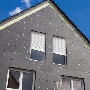 Isolation thermique par l'extérieur. Si vous avez décidé d’isoler par l’extérieur, la conception spécifique du volet roulant ITE en fait un allié précieux pour renforcer l’efficacité énergétique de votre habitation et réaliser des économies d’énergie.