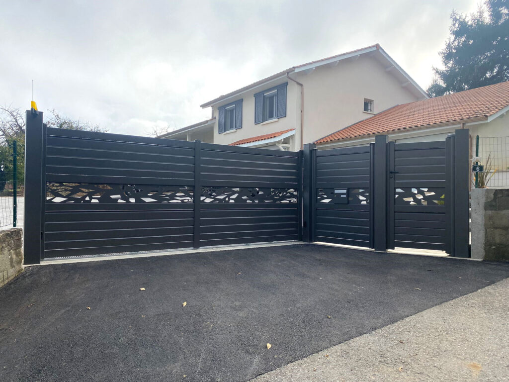 portail aluminium ajouré Izar