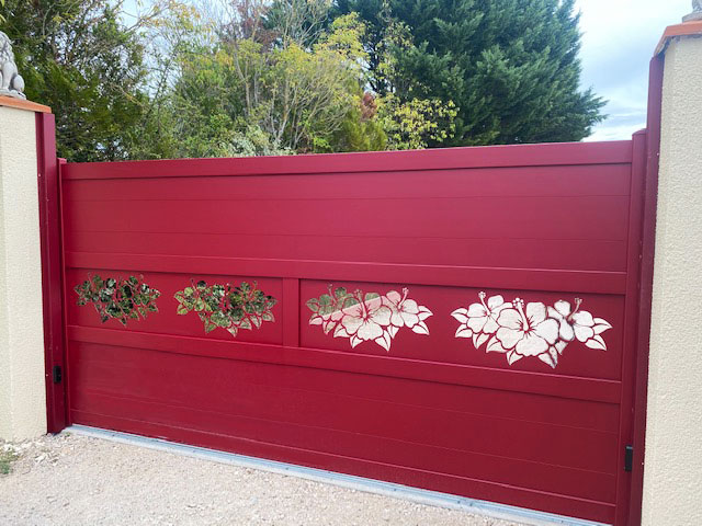 Portail coulissant Izar sur mesure ajouré décoratif fleur