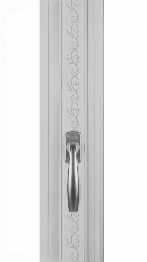 gravure volute, fenetre bois essentielle calibaie
